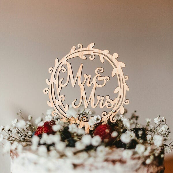 mr-and-mrs-design-on-top-of-a-wedding-cake