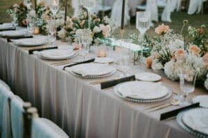 intimate-wedding-dinner-table-setup
